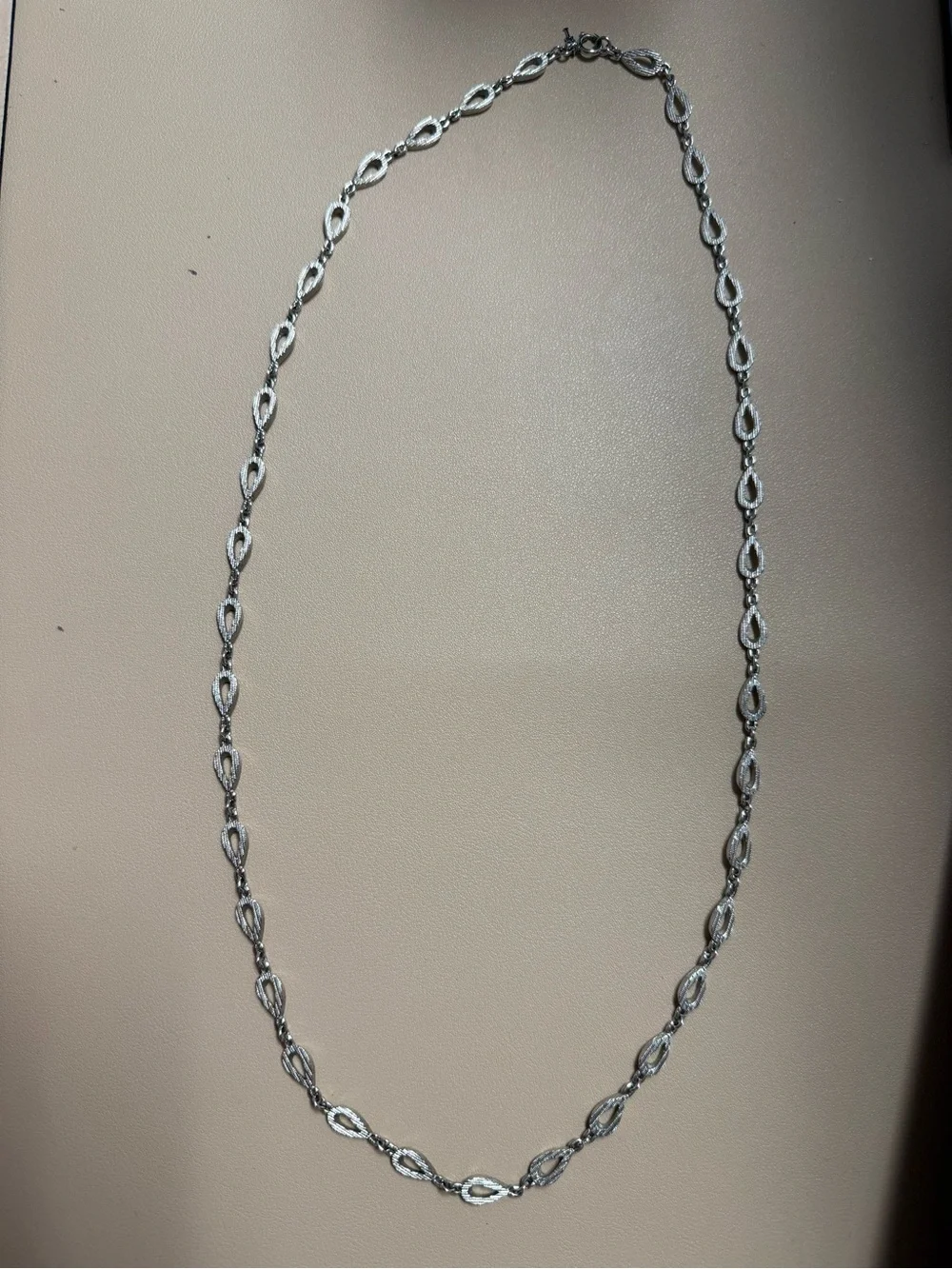 Vintage Signed CROWN TRIFARI Textured Silver Tone TEARDROP LINK Necklace 33”